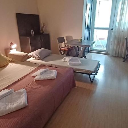 Garsoniera Linistita Zona Vitan Bukarest Kültér fotó